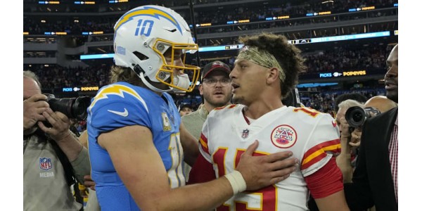 Justin Herbert anhela tener buenos compañeros con quienes jugar